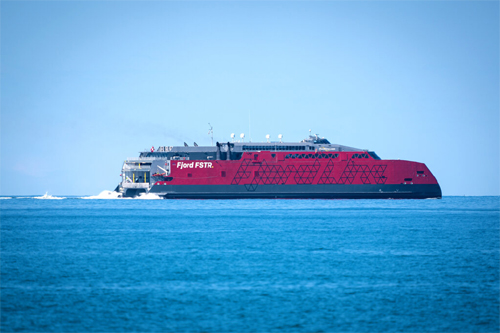 Fjord FSTR im offenen Meer